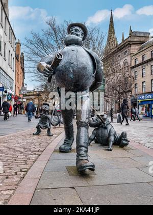 Bronze sculpture of Beano comic strip character Desperate Dan, Minnie the Minx & Pug, Dundee High Street, Scotland, UK Stock Photo