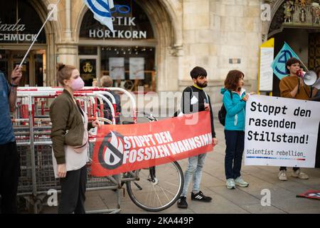 Munich, Germany. 31st Oct, 2022. About two dozen climate activists from the environment of XR Extinction Rebellion, Uprising of the Last Generation, Scientist Rebellion, Just Stop Oil gathered on October 31st, 2022 in Munich, Germany in solidarity with the so-called glue activists of the last weeks. (Photo by Alexander Pohl/Sipa USA) Credit: Sipa USA/Alamy Live News Stock Photo