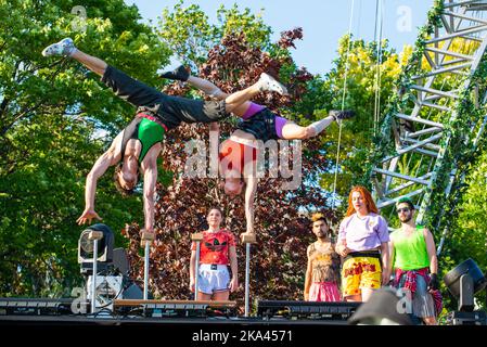 Montreal, Canada - July 2 2022: 3 Geants Cirque in Completement Cirque Festival in Montreal Downtown Stock Photo