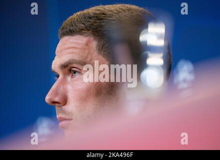 Munich, Germany. 31st Oct, 2022. Soccer: Champions League, Bayern Munich - Inter Milan, Group stage, Group C, Matchday 6. Inter Milan press conference at the Allianz Arena. Robin Gosens of Milan sits on the podium. Credit: Sven Hoppe/dpa/Alamy Live News Stock Photo