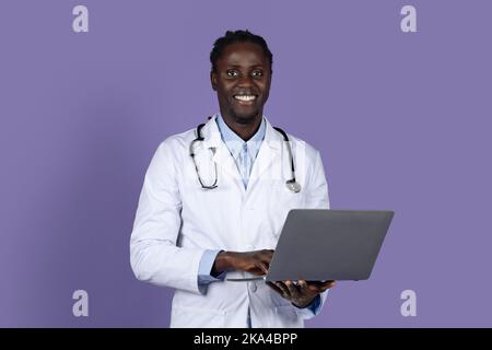 Photo of family doc dark skin guy holding notebook Stock Photo