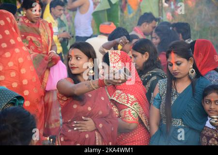 Santiniketan, West Bengal, India. 31st Oct, 2022. Chhath puja is dedicated to the sun god Surya. The festival is called 'Chhath' because it means the number 6 in Hindi or Nepali. The festival is celebrated on the 6th day of the month of Hindu month Karthika. Chhath Puja is one of the most major festivals of India. This festival is celebrated in most parts of Bihar, Uttar Pradesh and also in some parts of Bengal. The festival starts in the month of Kartika on its sixth day. The festival lasts for four days and is dedicated to worshipping Lord Sun for seeking his blessing and praying for keepi Stock Photo