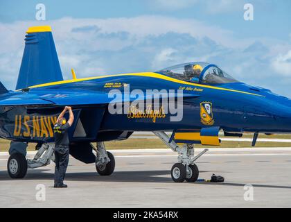 VERO BEACH, Florida (April 28, 2022) Aviation Support Equipment Technition 1st Class Trevor Neuroth, assigned to the Navy Flight Demonstration Squadron, the Blue Angels, signals for his pilot to engage the aircraft's brakes during the Vero Beach Air Show. The Blue Angels perform flight demonstrations at 32 locations across the country to showcase the pride and professionalism of the U.S. Navy and Marine Corps to the American public. (U.S. Navy photo by MC1 Cody Deccio/Released) Stock Photo