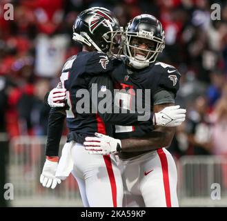 Atlanta Falcons tight end Kyle Pitts (8) outruns New York Jets cornerback  Bryce Hall (37) during an NFL International Series game at Tottenham  Hotspur Stock Photo - Alamy