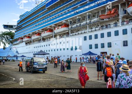 Passengers embarking and disembarking from cruise ship, Alotau, Milne Bay Province, Papua New Guinea Stock Photo