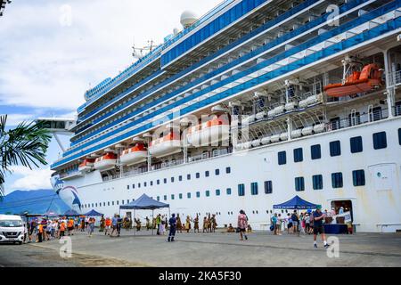 Passengers embarking and disembarking from cruise ship, Alotau, Milne Bay Province, Papua New Guinea Stock Photo