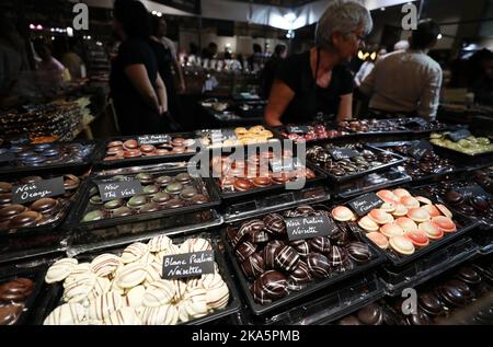 Paris, France. 31st Oct, 2022. Chocolates are displayed at the 27th Salon du Chocolat at the Versailles Expo in Paris, France, Oct. 31, 2022. The 27th Salon du Chocolat (chocolate fair) was held from Oct. 28 to Nov. 1. Credit: Gao Jing/Xinhua/Alamy Live News Stock Photo