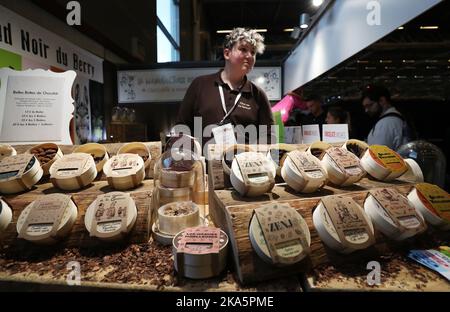 Paris, France. 31st Oct, 2022. Chocolates are displayed at the 27th Salon du Chocolat at the Versailles Expo in Paris, France, Oct. 31, 2022. The 27th Salon du Chocolat (chocolate fair) was held from Oct. 28 to Nov. 1. Credit: Gao Jing/Xinhua/Alamy Live News Stock Photo