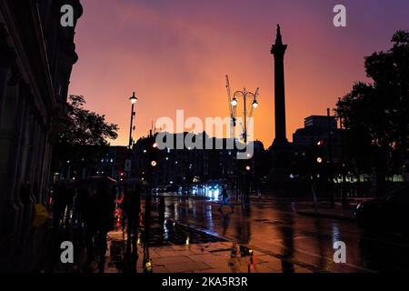 London, UK. 23rd Oct, 2022. General view of Trafalgar Square as the wet weather ensues, leaving the sky with an orange tint. (Photo by Tejas Sandhu/SOPA Images/Sipa USA) Credit: Sipa USA/Alamy Live News Stock Photo