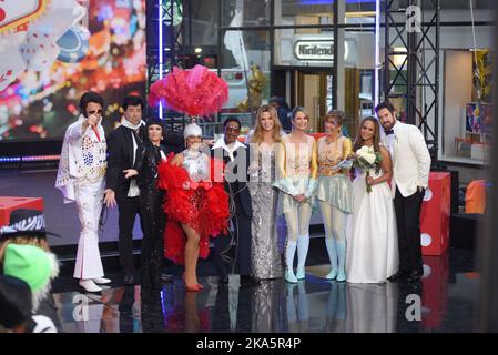 New York, United States. 31st Oct, 2022. (L-R) Willie Geist, Jenna Bush Hager, Carson Daly, Dylan Dreyer, Craig Melvin, Al Roker, Hoda Kotb, Savannah Guthrie, Sheinelle Jones, Kristen Welker and Peter Alexander attend the Today TV Show Halloween Celebration in New York City. Credit: SOPA Images Limited/Alamy Live News Stock Photo