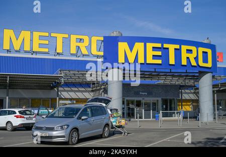 metro-grosshandel-nonnendammallee-spandau-berlin-deutschland-stock