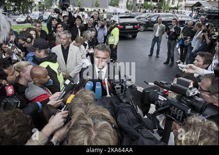 Oslo 20110723. Utoya massacre aftermath. Norway's Prime Minister Jens Stoltenberg spoke to the press after his meeting with the relatives and survivors at Sundvolden Hotel on Saturday morning. Photo: Aleksander Andersen / Scanpix Norway   Stock Photo