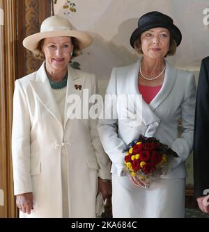 Oslo 20140611 German President Joachim Gauck and his wife Daniela Schadt arrived for a three-day state visit to Norway on Wednesday June 11, 2014. They posed with their hosts in the Royal Palace shortly after arrival. Picture shows Queen Sonja and Daniela Schadt. Photo: Lise Aserud Stock Photo