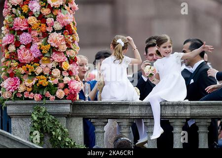STOCKHOLM, SWEDEN 20150613. Wedding between Prince Carl Philip and Sofia Hellqvist. Two of the bridesmaids outside the Royal Palace in Stockholm during Saturday prince wedding. Photo: Jon Olav Nesvold / NTB scanpix Stock Photo