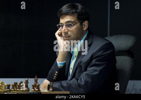 Indian World Rapid Chess Champion Viswanathan Anand, right, plays against  children at the launch of a school chess tournament organized by the NIIT  Mind Champion's Academy in Bangalore, India, Monday, Sept. 20