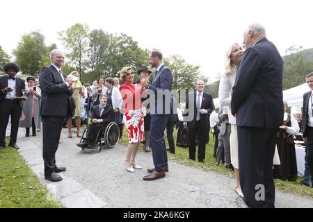 20160625. The Norwegian royal couple's 25th anniversary. Garden Party at Gamlehaugen in Bergen Saturday afternoon. Photo: Vegard Wivestad GrÃ¸tt / NTB scanpix Stock Photo