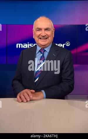 Berlin, Germany. 13th Sep, 2022. Nobility expert Prof. Anthony Glees faces the photographer after the program 'Maischberger'. Credit: Paul Zinken/dpa/Alamy Live News Stock Photo