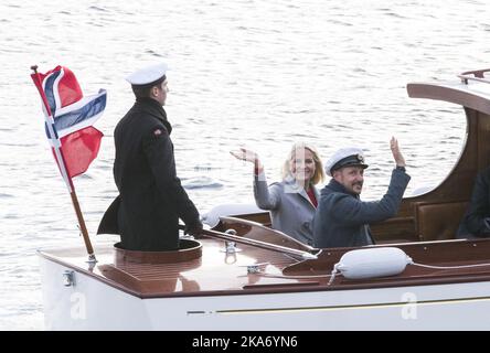 NAMSOS, Norway 20170920. The Crown Prince Couple's county trip to Nord-Troendelag 2017.Crown Prince Haakon and Crown Princess Mette-Marit travel in a barge to the Royal Yacht after the visit to Namsos and Rock City. Photo: Berit Roald / NTB scanpix Stock Photo