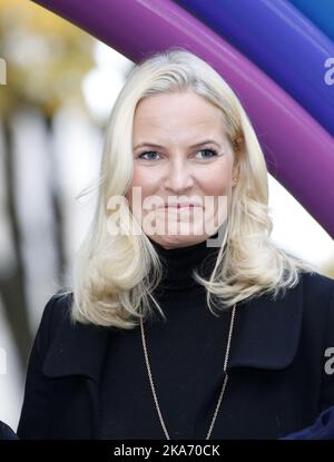 Oslo, Norway 20171019. Crown Princess Mette-Marit (pictured) has unveiled two new sculptures together with Queen Sonja and Princess Ingrid Alexandra in Princess Ingrid Alexandra's Sculpture Park in the Palace Park in Oslo. Photo: Lise Aaserud / NTB scanpix  Stock Photo