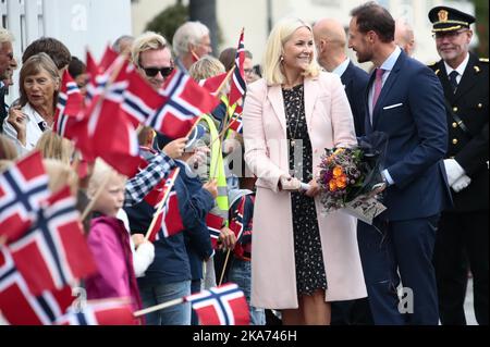Svelvik, Norway 20180904. Crown Prince Haakon and Crown Princess Mette-Marit visit Vestfold from 4 to 6 September. Here they walk in Svelvik. Photo: Lise Aaserud / NTB scanpix Stock Photo
