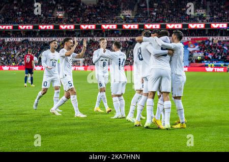 Oslo 20220927. Serbia's Dusan Vlahovic celebrates with his teammates after the 0-1 goal during the Nations League soccer match between Norway and Serbia at Ullevaal Stadium. Photo: Fredrik Varfjell / NTB  Stock Photo