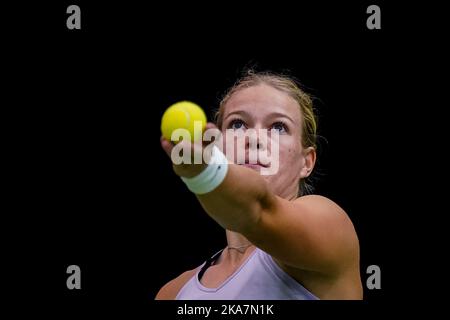 OSS, NETHERLANDS - NOVEMBER 1: Diede de Groot of the Netherlands serves against Kgothatso Montjane of South Africa during Day 3 of the 2022 ITF Wheelchair Tennis Masters at Sportcentrum de Rusheuvel on November 1, 2022 in Oss, Netherlands (Photo by Rene Nijhuis/Orange Pictures) Stock Photo