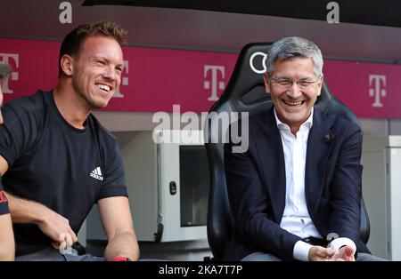 Coach Julian Nagelsmann of Bayern Muenchen und Herbert Hainer president of Bayern Muenchen  Fussball 1 . Bundesliga Saison 2022 / 2023 FC Bayern Muenchen - FSV Mainz 05  © diebilderwelt / Alamy Stock Stock Photo