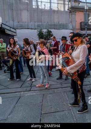 Piedmont Saluzzo Uvernada 2022 - special for the 40th anniversary of the Occitan musical group Lou Dalfin  - Giovani Suonatori Occitani Itineranti Stock Photo