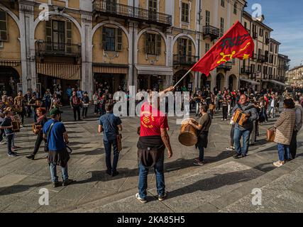 Piedmont Saluzzo Uvernada 2022 - special for the 40th anniversary of the Occitan musical group Lou Dalfin  - Giovani Suonatori Occitani Itineranti Stock Photo