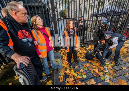 London, UK. 1st Nov, 2022. Just stop oil continue their daily protest in Westminster with the aim of getting the Government to stop all new oil fields. They briefly attempt to climb the Downing street gate and then attempt to block Whitehall traffic for a short period. Credit: Guy Bell/Alamy Live News Stock Photo