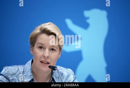 01 November 2022, Berlin: Berlin's Governing Mayor Franziska Giffey ...