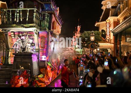 Paris, France. 31st Oct, 2022. Disney Halloween evenings held at Disneyland Park in Chessy, France on Oct. 31, 2022. (Photo by Lionel Urman/Sipa USA) Credit: Sipa USA/Alamy Live News Stock Photo