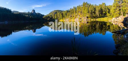 Black Elk Peak Reflecting on Horsethief Lake, Custer State Park, South Dakota, USA Stock Photo