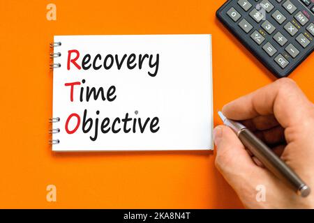 RTO recovery time objective symbol. Concept words RTO recovery time objective on white note on a beautiful orange background. Business and RTO recover Stock Photo