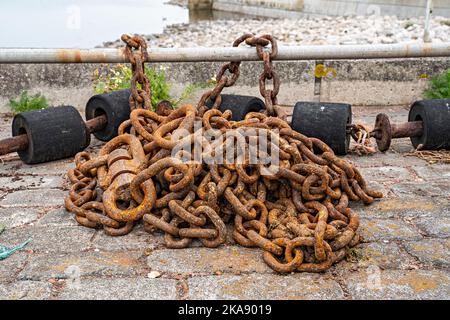 Rusty chains on quayside Stock Photo