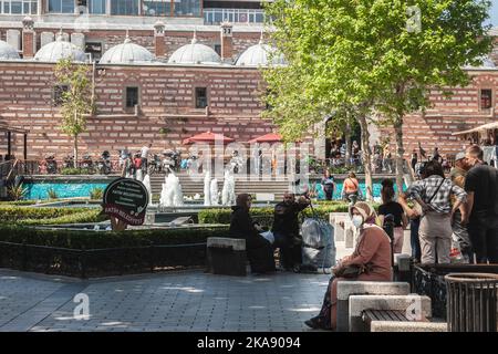 Picture of an old man wearing a respiratory face mask in the kapalicarsi grand bazaar of Istanbul in Turkey during the Covid 19 pandemic. Stock Photo