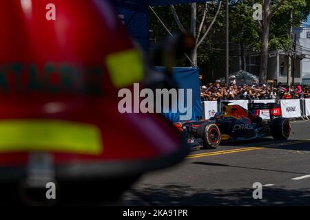 GUADALAJARA, MEXICO - OCTOBER 25 2022: Showrun Checo Perez, formula 1 red bull single seater rb7 Stock Photo