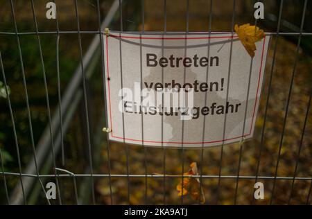 warning sign in German at a fence with inscription: Keep off because of danger of collapse (German 'Betreten verboten - Einsturzgefahr'') Stock Photo