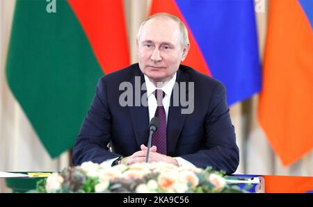 Sochi, Russia. 31st Oct, 2022. Russian President Vladimir Putin listens during face-to-face trilateral discussions with Azerbaijani President Ilham Aliyev and Armenian Prime Minister Nikol Pashinyan at the presidential residence at Cape Idokopas, October 31, 2022 in Sochi, Krasnodar Krai, Russia. Credit: Sergej Bobylev/Kremlin Pool/Alamy Live News Stock Photo