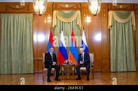 Sochi, Russia. 31st Oct, 2022. Russian President Vladimir Putin listens to Armenian Prime Minister Nikol Pashinyan, left, during a bilateral face-to-face meeting at the presidential residence at Cape Idokopas, October 31, 2022 in Sochi, Krasnodar Krai, Russia. Credit: Mikhail Klimentyev/Kremlin Pool/Alamy Live News Stock Photo