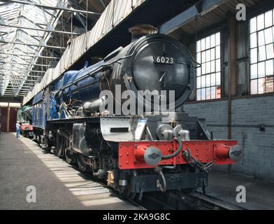 King Edward II No.6023 steam locomotive in shed at Didcot Railway Centre, Didcot, Oxfordshire Stock Photo