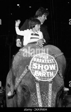 Henry Winkler and stepson Jed Weitzman at Ringling Bros. and Barnum & Bailey Circus 1979.  Credit: Ralph Dominguez/MediaPunch Stock Photo