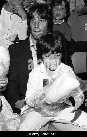 Henry Winkler and stepson Jed Weitzman at Ringling Bros. and Barnum & Bailey Circus 1979.  Credit: Ralph Dominguez/MediaPunch Stock Photo