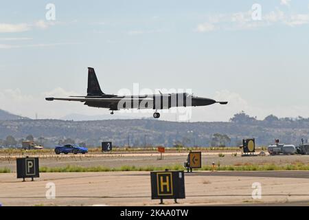 Lockheed U-2 'Dragon Lady' landing Stock Photo