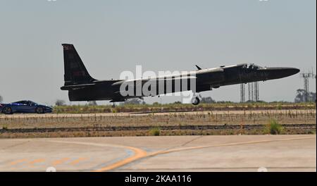 Lockheed U-2 'Dragon Lady' landing Stock Photo