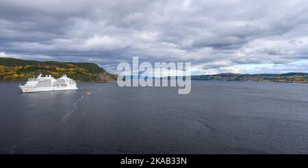 The Seven Seas Navigator in the Saguenay Fjord in October 2022 Stock Photo
