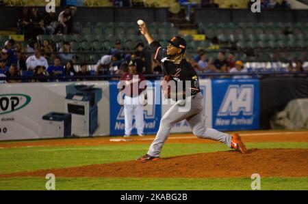 Valencia, Carabobo, Venezuela. 1st Nov, 2022. ovember 01, 2022. The current  champions, Navegantes del Magallanes, received