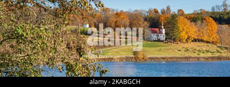 Scio, Ohio, USA-Oct. 24, 2022: Scenic panorama of historic Pleasant Valley United Methodist Church overlooking Tappan Lake in eastern Ohio on a beauti Stock Photo