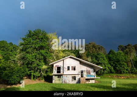 CARBALLINO, SPAIN - MAY 14, 2022: Front picture of an abandoned house in Carballino, Spain, illuminated by the last rays of light before a storm. Stock Photo
