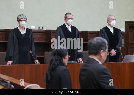 Berlin, Germany. 02nd Nov, 2022. Presiding Judge Ralf Fischer (M) stands with other participants in the trial in Room 145a of the Kammergericht. This is where the trial of a 32-year-old allegedly involved in the kidnapping of a Vietnamese businessman begins. The businessman and his girlfriend had been dragged into a van in Berlin's Tiergarten district in July 2017 and taken back to their home country. According to the federal prosecutor's office, the Vietnamese intelligence service was responsible for the operation. Credit: Joerg Carstensen/dpa/Alamy Live News Stock Photo